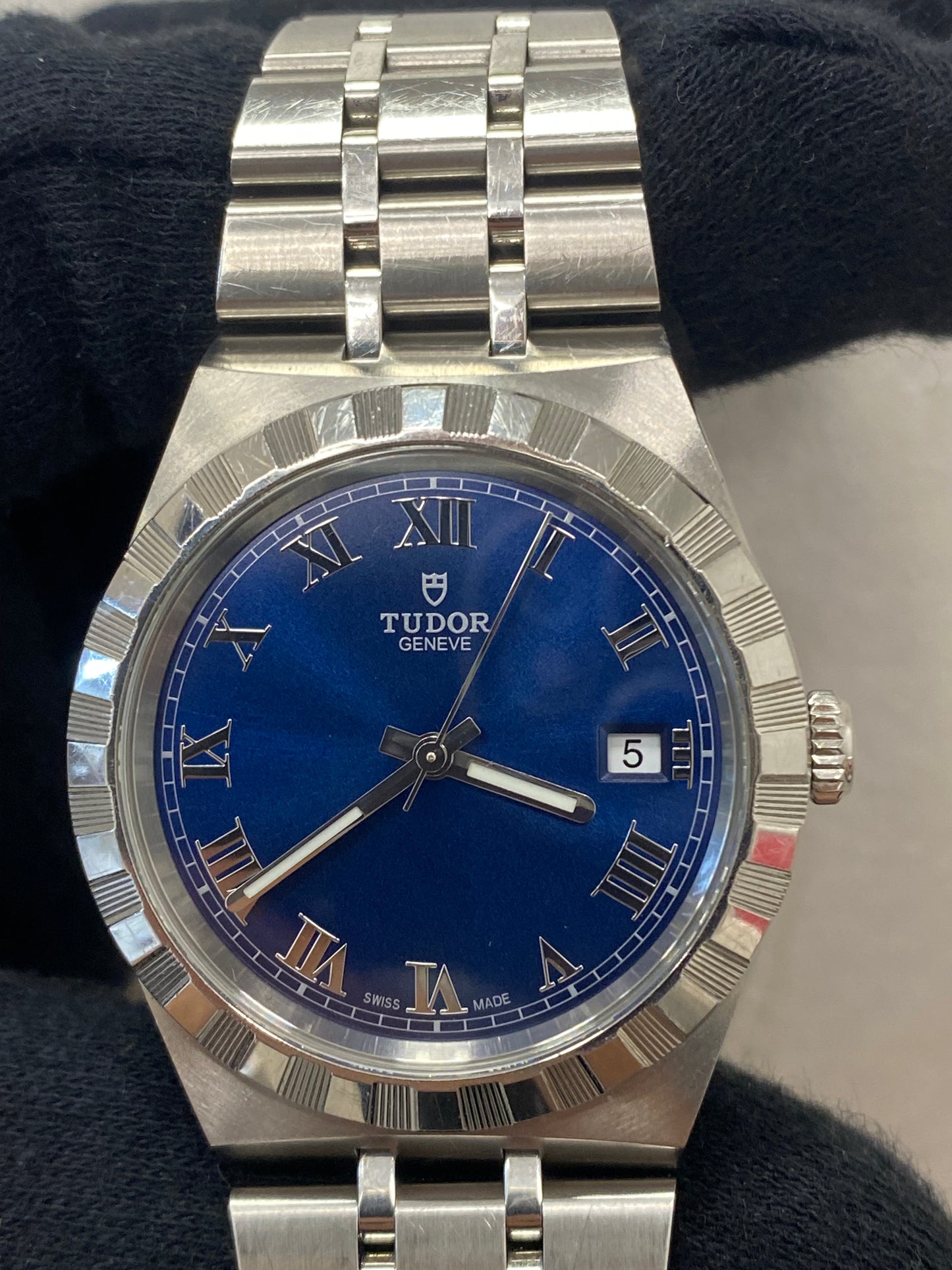 TUDOR Royal