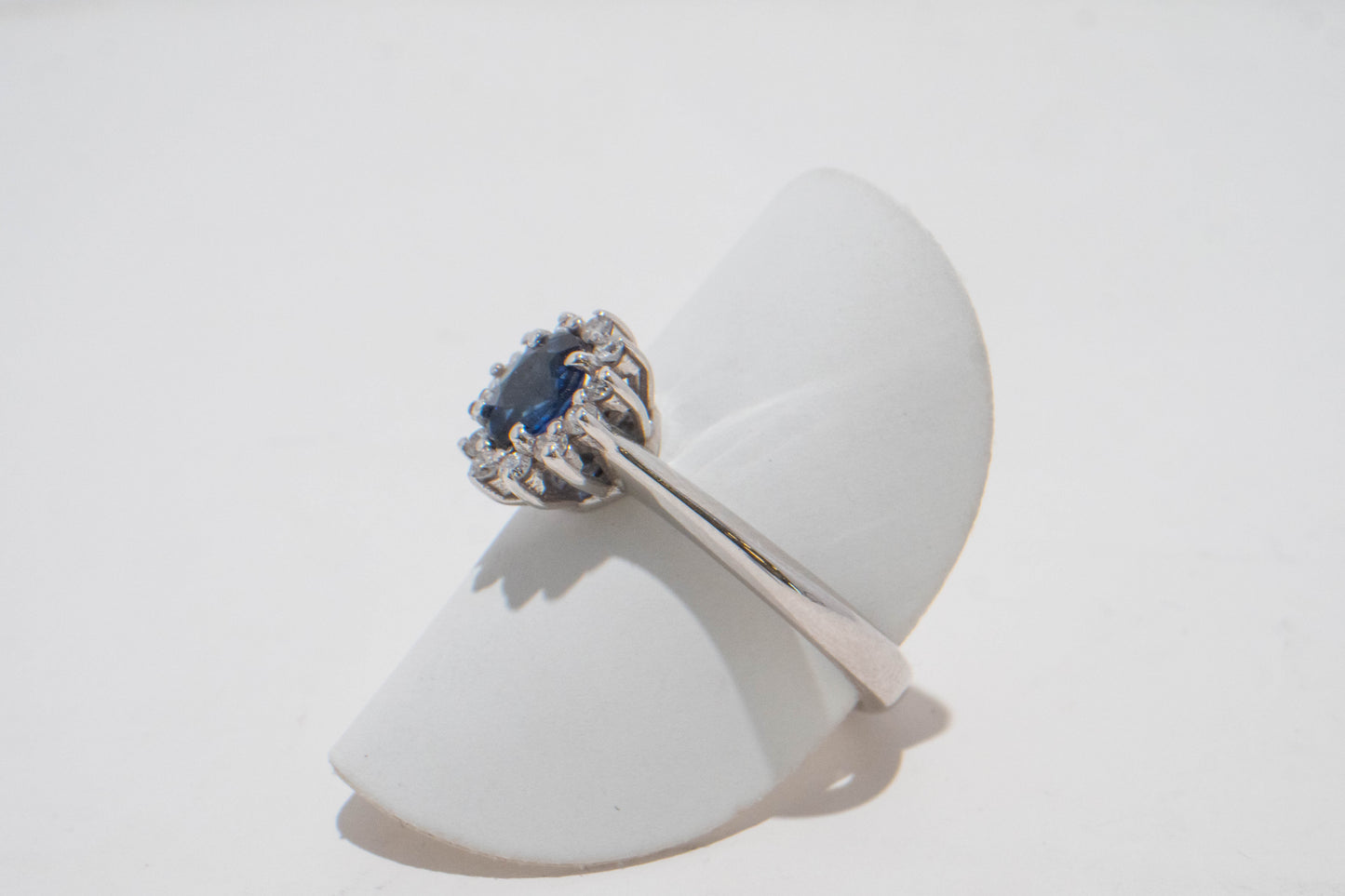 ANELLO Zaffiro Contorno Ovale